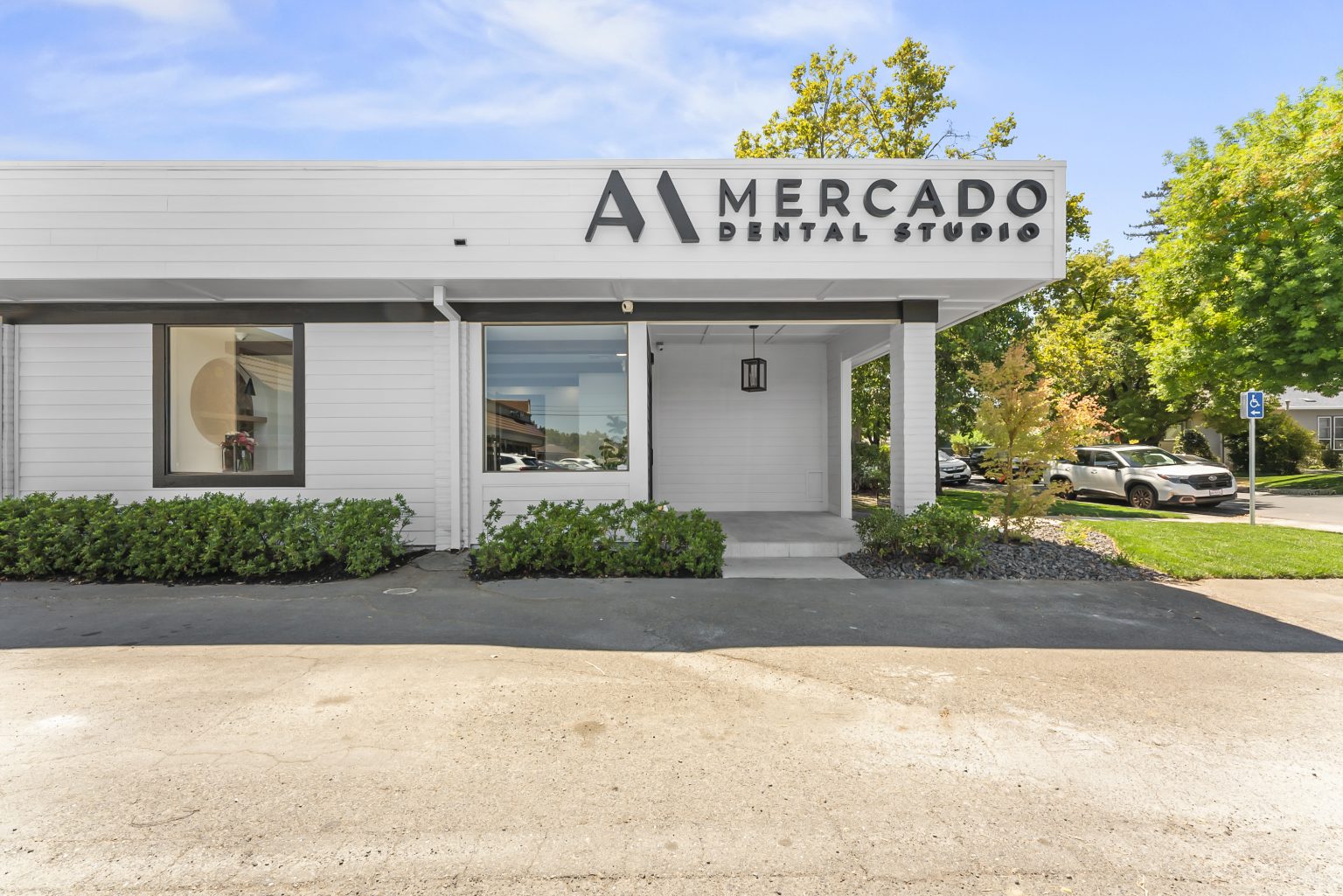 Treatment suite at Mercado Dental Studio in East Sacramento